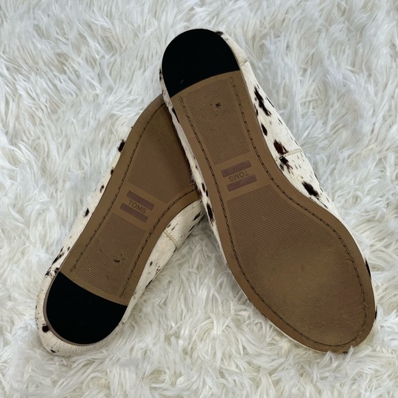 TOMS | Darcy Loafer Flat | In Birch Spotted Calf Hair Design - Picture 8 of 9